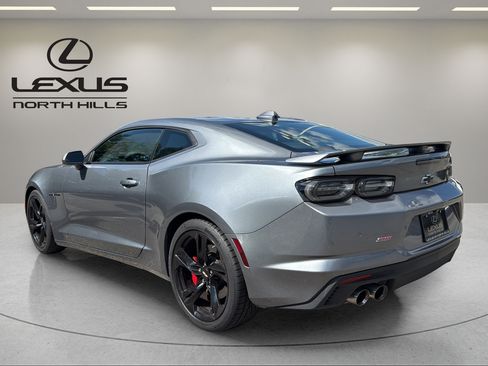 Used 2020 Chevrolet Camaro SS RWD image 8