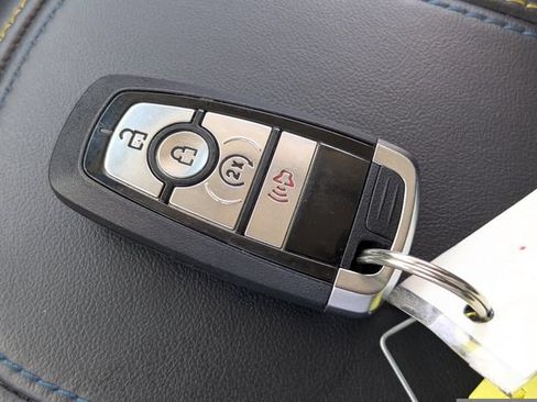 Used 2025 Ford Maverick Lobo AWD/4WD image 23