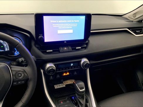 Used 2023 Toyota RAV4 XLE Premium image 5