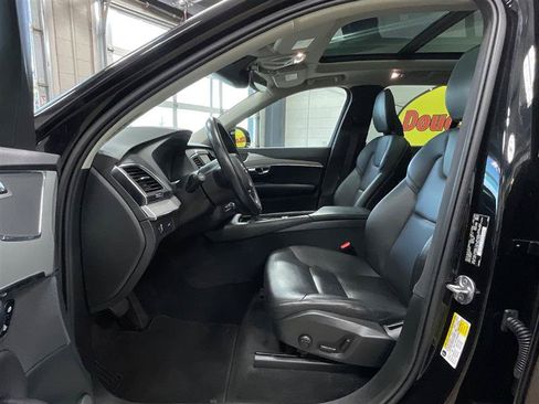 Used 2022 Volvo XC90 T5 Momentum AWD/4WD image 11
