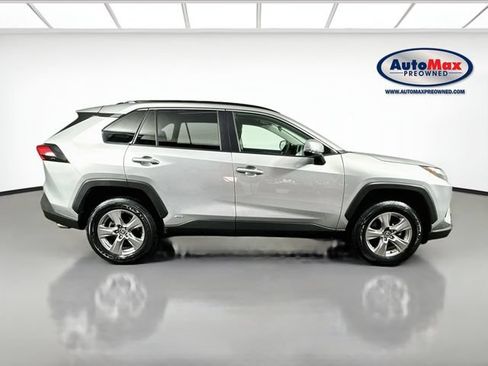 Used 2025 Toyota RAV4 XLE AWD/4WD image 9