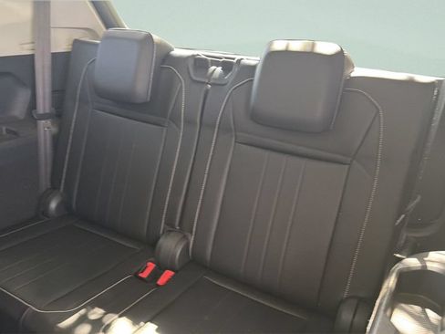 Used 2022 Volkswagen Tiguan SE FWD image 34