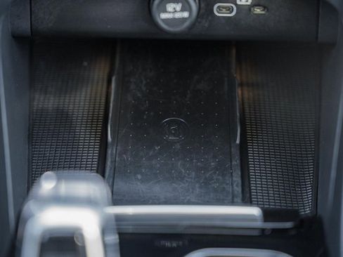 Certified 2025 Volvo XC40 B5 Plus image 26