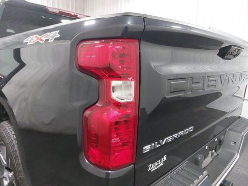 Used 2024 Chevrolet Silverado 1500 LT image 32