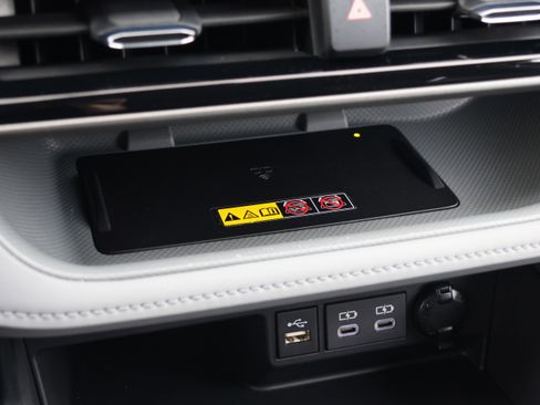 Used 2025 Toyota Highlander Limited image 27