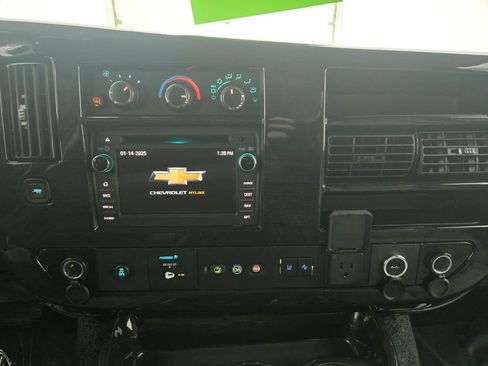 Used 2020 Chevrolet Express 2500 Extended w/ Enhanced Convenience Package image 27