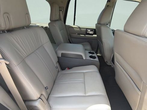 Used 2017 Lincoln Navigator Select RWD image 17