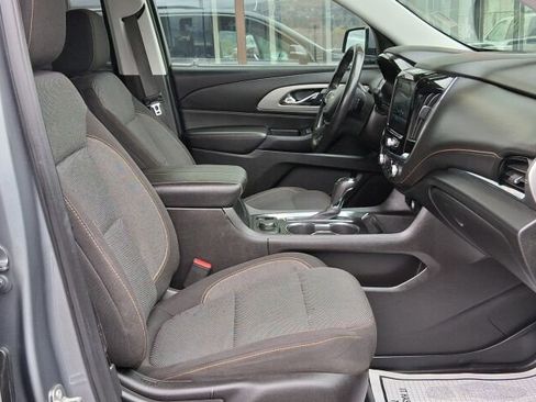 Used 2018 Chevrolet Traverse LT image 9