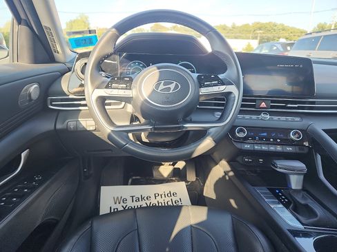 Certified 2025 Hyundai Elantra Limited FWD image 10