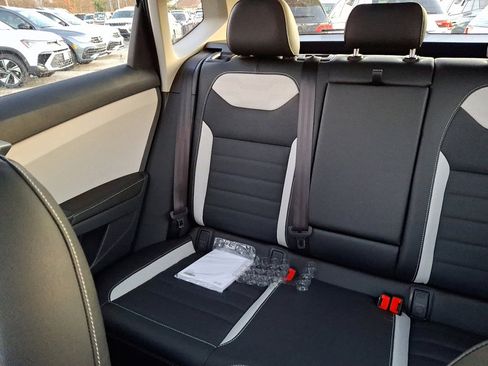 New 2025 Volkswagen Taos SEL AWD/4WD image 12