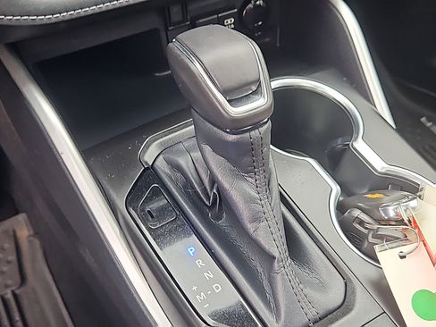 Used 2020 Toyota Highlander XLE image 20