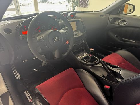 Used 2015 Nissan 370Z NISMO RWD image 16