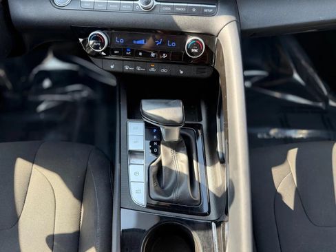 Used 2023 Hyundai Elantra SEL w/ Convenience Package FWD image 18