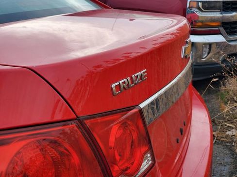 Used 2014 Chevrolet Cruze LS image 5