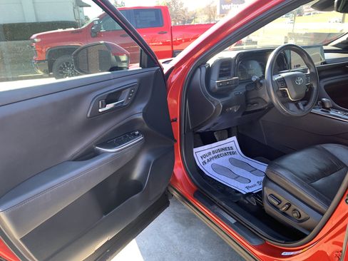 Used 2023 Toyota Crown image 9