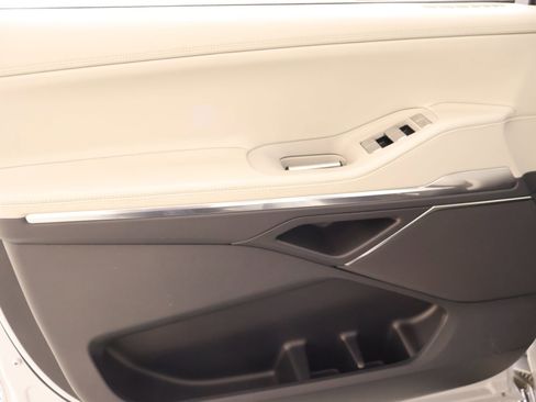 New 2026 Lincoln Navigator Premiere AWD/4WD image 17