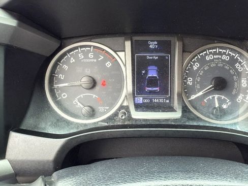 Used 2018 Toyota Tacoma SR5 image 20