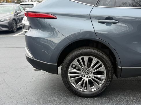 Certified 2022 Toyota Venza XLE image 8