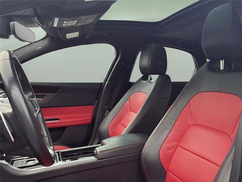 Used 2020 Jaguar XF Checkered Flag image 24