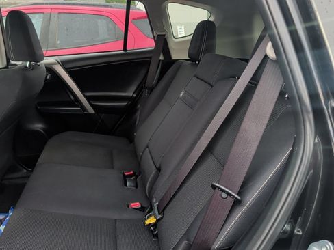 Used 2018 Toyota RAV4 XLE AWD/4WD image 5