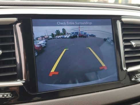 Used 2017 Chrysler Pacifica Touring-L w/ Tire & Wheel Group image 19