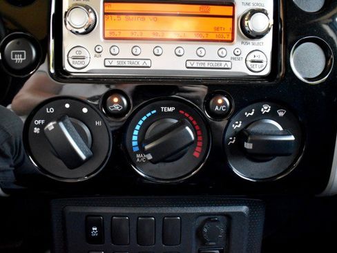 Used 2014 Toyota FJ Cruiser 4WD w/ Convenience Package image 23