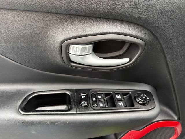 Used 2023 Jeep Renegade Trailhawk AWD/4WD image 18