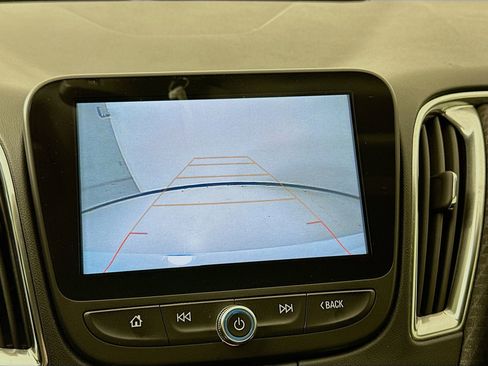 Used 2018 Chevrolet Malibu LT image 15