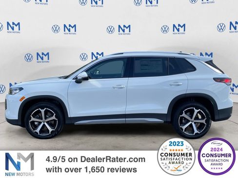 New 2025 Volkswagen Tiguan SE image 2