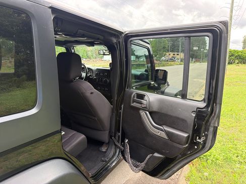 Used 2014 Jeep Wrangler Unlimited Sport w/ Quick Order Package 23S AWD/4WD image 10