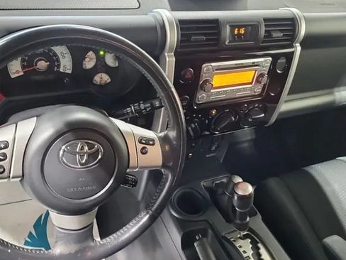 Used 2014 Toyota FJ Cruiser 4WD w/ Upgrade Package image 2
