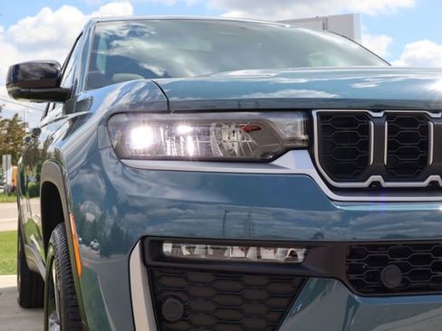 New 2026 Jeep Grand Cherokee L Limited w/ Luxury Tech Group II AWD/4WD image 5
