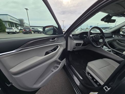 Used 2021 Jeep Grand Cherokee L Overland w/ Luxury Tech Group IV image 16