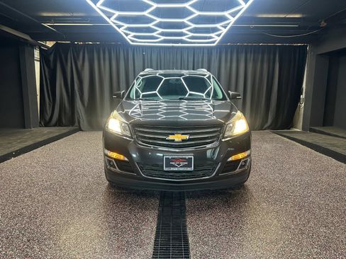 Used 2016 Chevrolet Traverse LT w/ Style and Technology Package FWD image 2