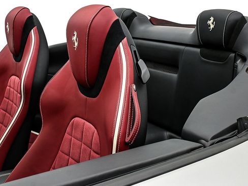 Used 2025 Ferrari Roma Spider RWD image 15