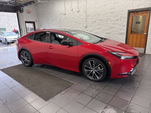 Certified 2024 Toyota Prius XLE image 1