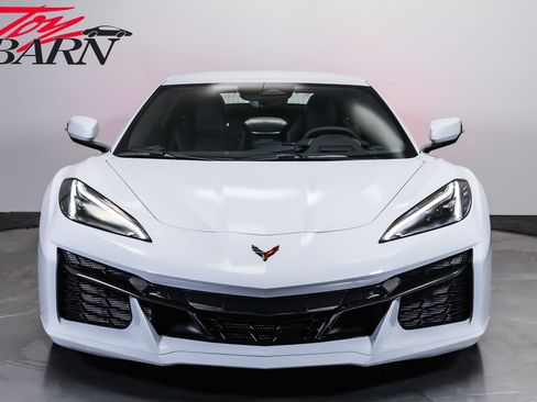 Used 2024 Chevrolet Corvette Z06 RWD image 16