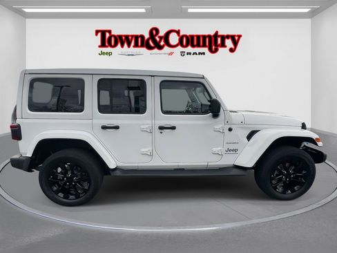 Used 2023 Jeep Wrangler Unlimited Sahara w/ Cold Weather Group image 4