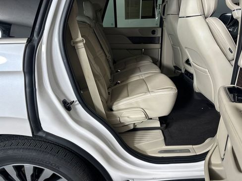 Used 2019 Lincoln Navigator Reserve AWD/4WD image 15