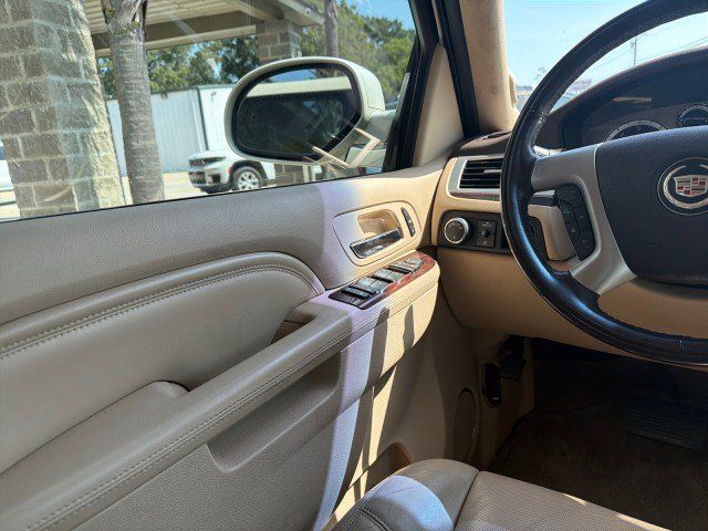 Used 2013 Cadillac Escalade ESV Luxury RWD image 16