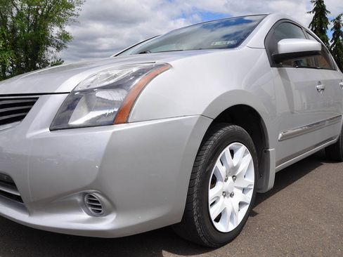 Used 2010 Nissan Sentra 2.0 S w/ Convenience Pkg FWD image 2