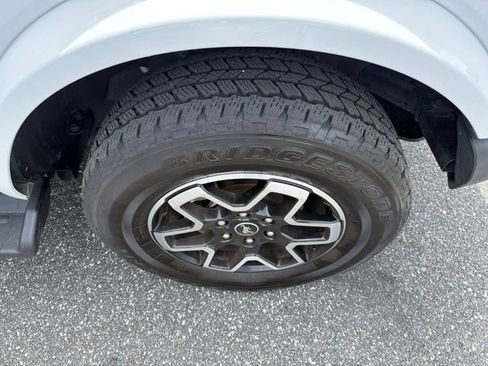 Used 2025 Ford Bronco Outer Banks AWD/4WD image 3