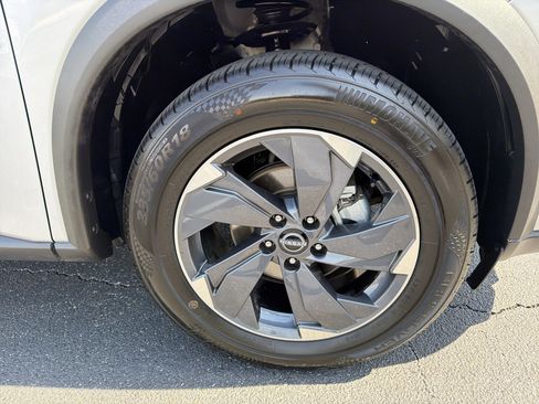 Used 2025 Nissan Rogue SV image 12