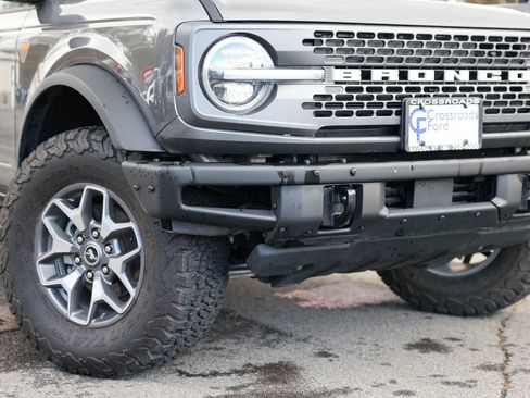 Used 2024 Ford Bronco Badlands image 39