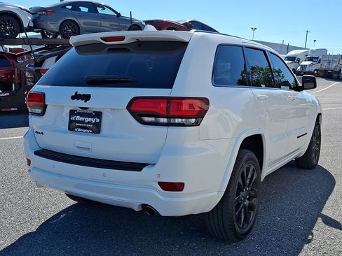 Used 2021 Jeep Grand Cherokee Laredo X AWD/4WD image 4