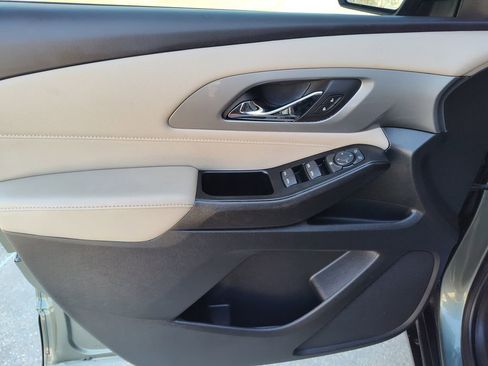 Used 2023 Chevrolet Traverse LT image 19