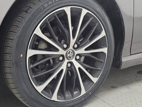 Used 2019 Toyota Camry SE FWD image 31
