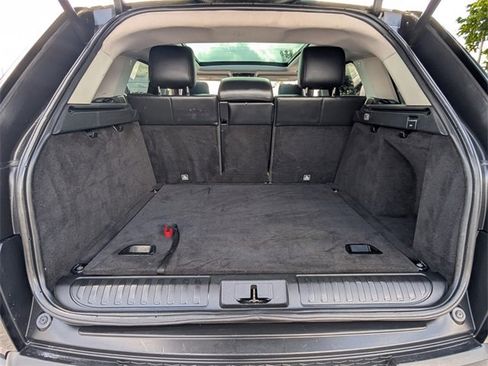 Used 2017 Land Rover Range Rover Sport SE image 9