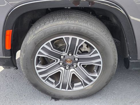 Used 2024 Jeep Wagoneer Series II w/ Flexible Seating Group AWD/4WD image 19