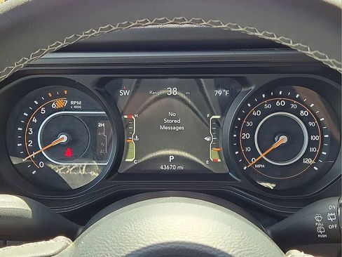 Used 2025 Jeep Wrangler Unlimited Rubicon AWD/4WD image 26